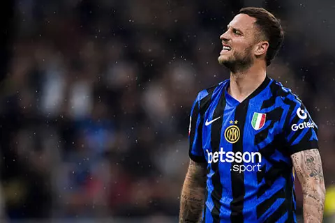 مهاجم إنتر يلمح لإمكانية رحيله بعد نهائي دوري أبطال أوروبا